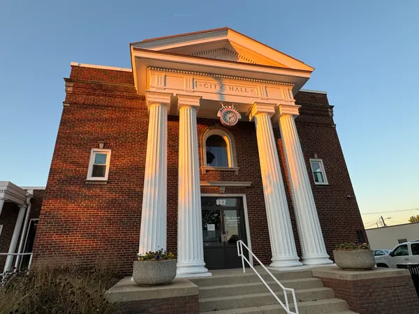 Beech Grove officer Brian Elliott fatally shot responding to disturbance; suspect Kenneth Johnson arrested by police